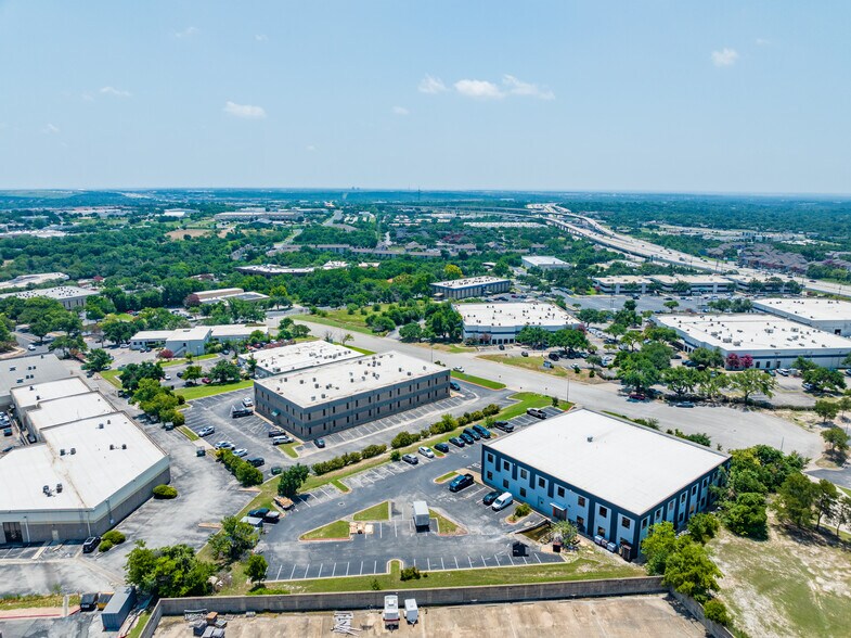More Photos Of 1606 Headway Cir, Austin Light Manufacturing For Lease