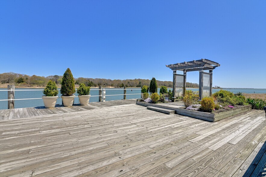 More Photos Of 56-58 S Bay Ave, Eastport Restaurant For Sale
