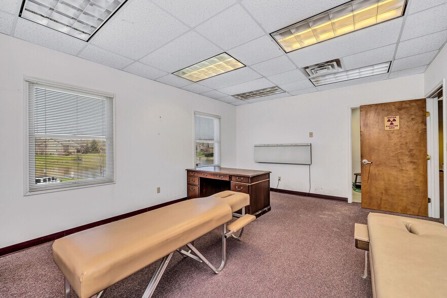More Photos Of 860 NW Washington Blvd, Hamilton Medical For Lease