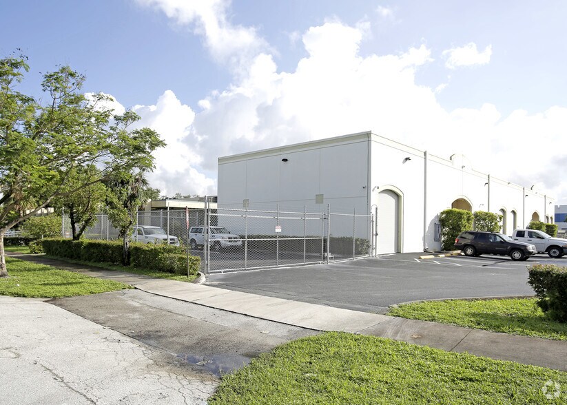 More Photos Of 16565 NW 15th Ave, Miami Warehouse For Lease