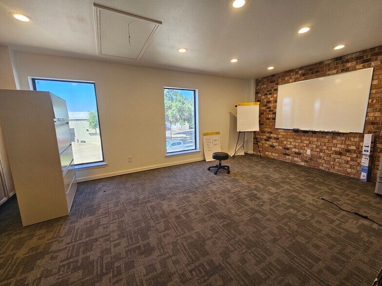 More Photos Of 2315 N Woodlawn Ave, Metairie Office For Sale