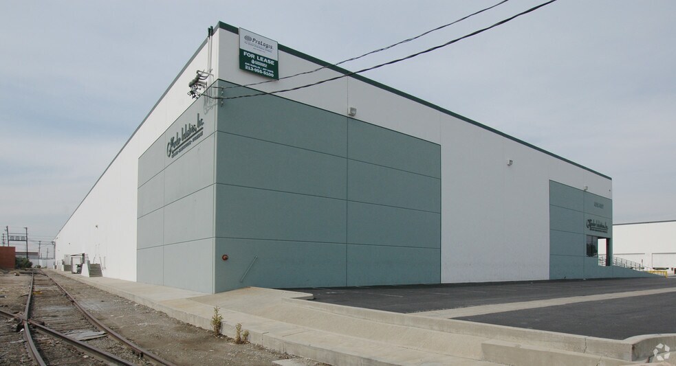 More Photos Of 4559-4587 Maywood Ave, Vernon Warehouse For Lease