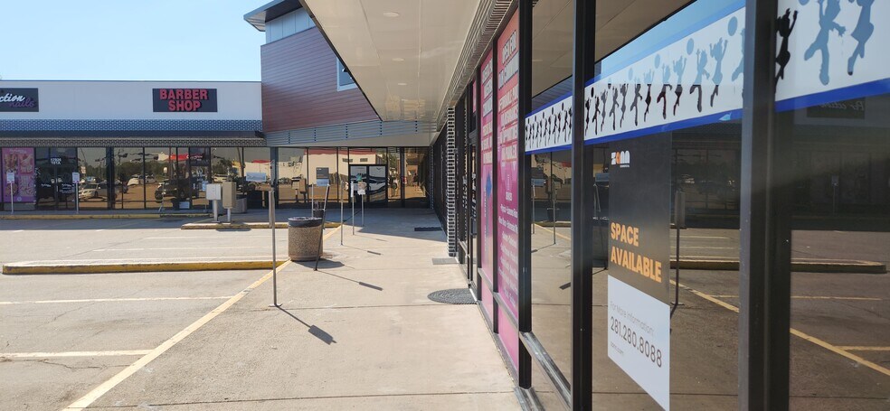 More Photos Of 17926 SH 3, Webster Unknown For Lease