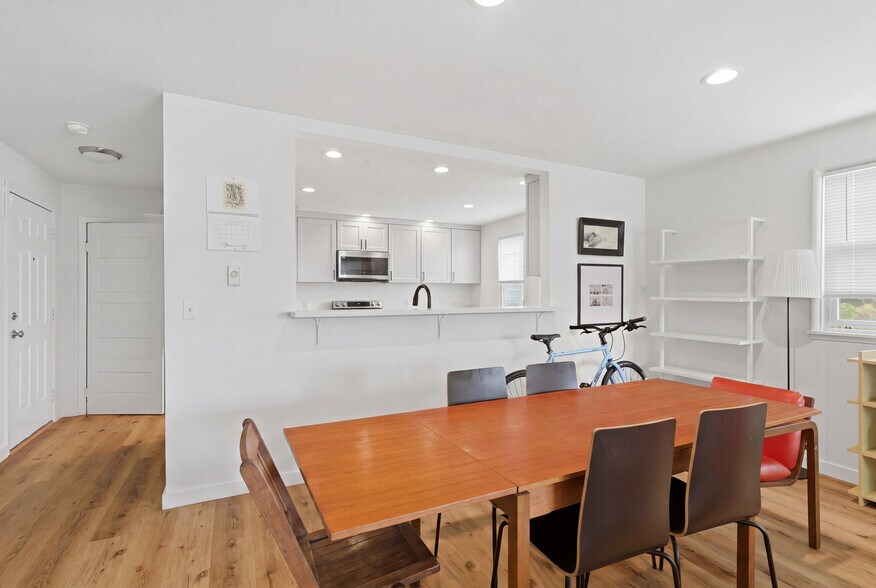 More Photos Of 1401 W Bertona St, Seattle Apartments For Sale