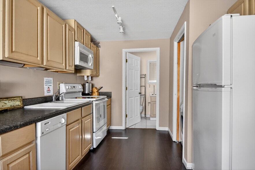 More Photos Of 240 W Main St, Blue Ridge Office For Sale