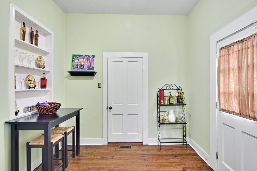 More Photos Of 1607 Norwich St, Brunswick Flex For Sale