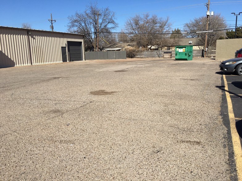More Photos Of 2006 50th St, Lubbock Flex For Lease