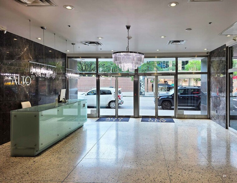 More Photos Of 211 N Ervay St, Dallas Office For Sale