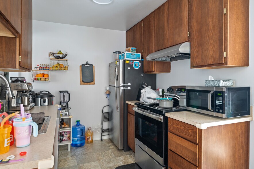 More Photos Of 7919 Wallingford Ave N, Seattle Apartments For Sale