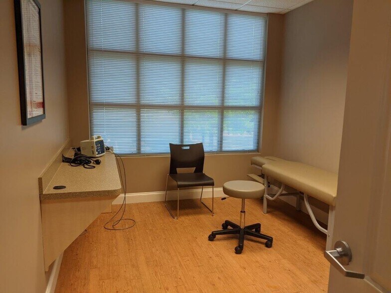 More Photos Of 10210 Hickorywood Hill Ave, Huntersville Medical For Sale