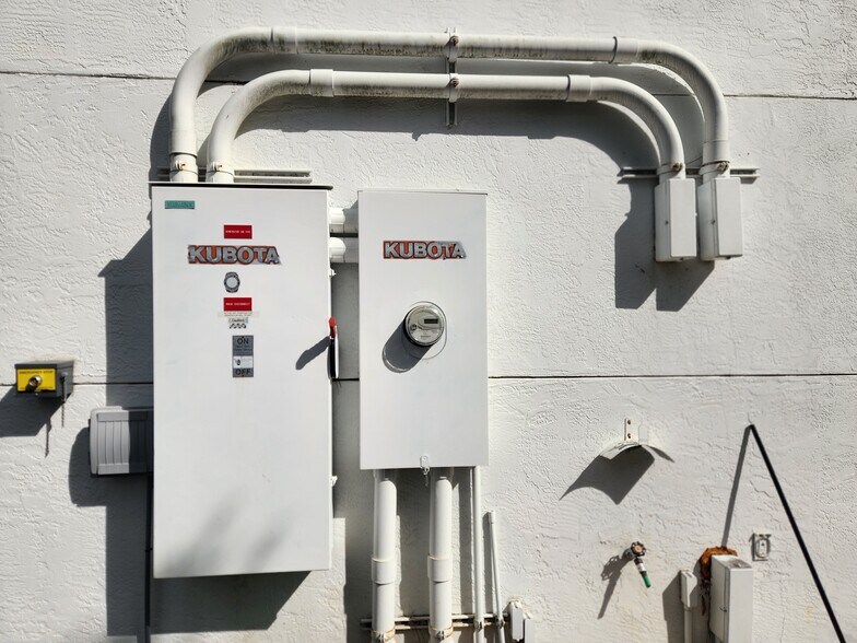 More Photos Of 2820 Reynolds Dr, Fort Pierce Warehouse For Lease