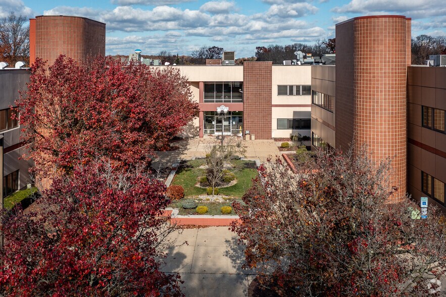 More Photos Of 400 Perrine Rd, Old Bridge Medical For Lease