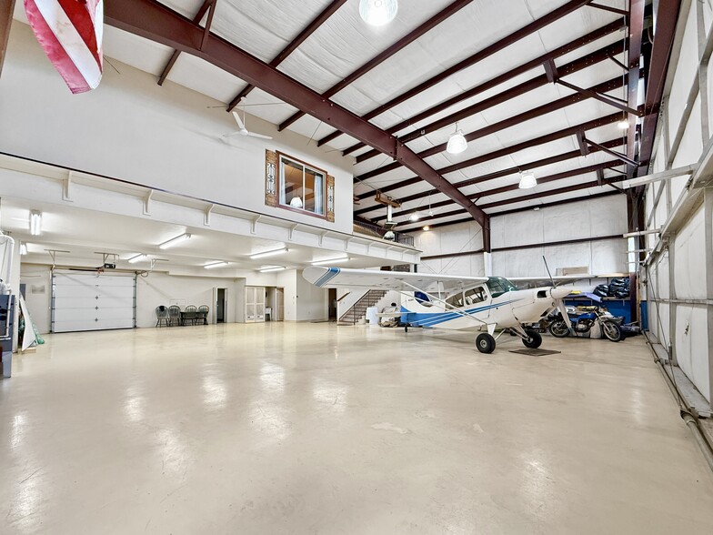 More Photos Of 63026 Powell Butte Hwy, Bend Airplane Hangar For Sale