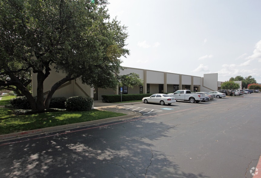 More Photos Of 15026-15080 Beltway Dr, Addison Light Manufacturing For Lease