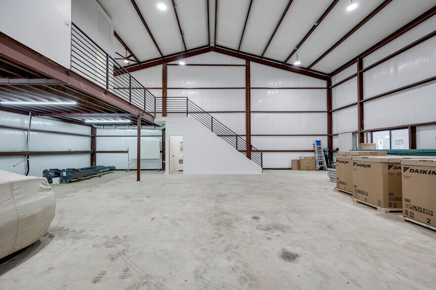 More Photos Of 15210 Fitzhugh Rd, Austin Warehouse For Lease