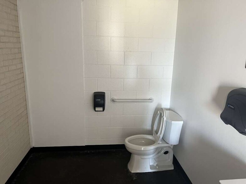 More Photos Of 1120 E Sen Carlos Truan Blvd, Kingsville Restaurant For Sale