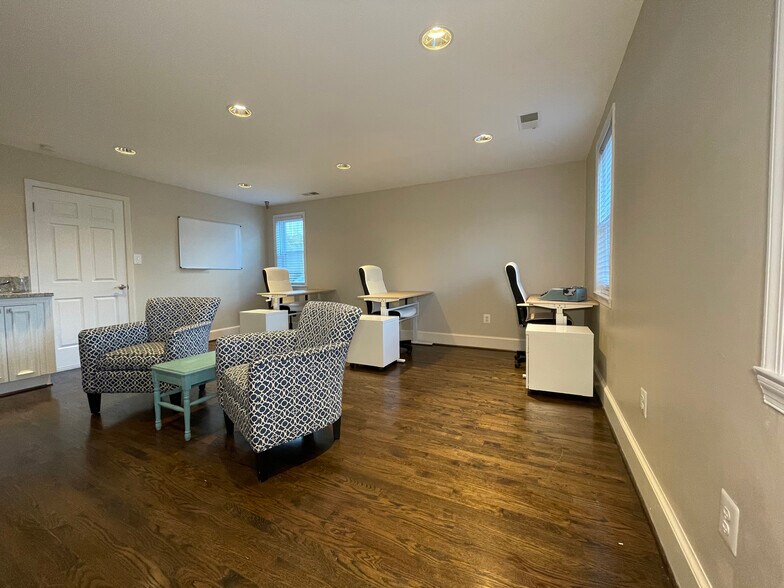 More Photos Of 123 N Henry St, Alexandria Office For Lease