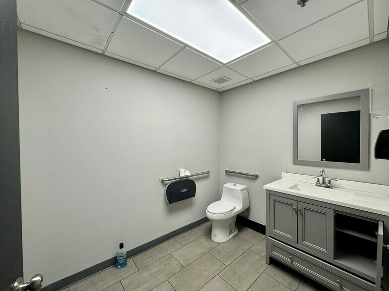 More Photos Of 2900 High Ridge Rd, Boynton Beach Warehouse For Lease