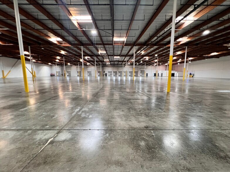 More Photos Of 11070 Mulberry Ave, Fontana Warehouse For Lease