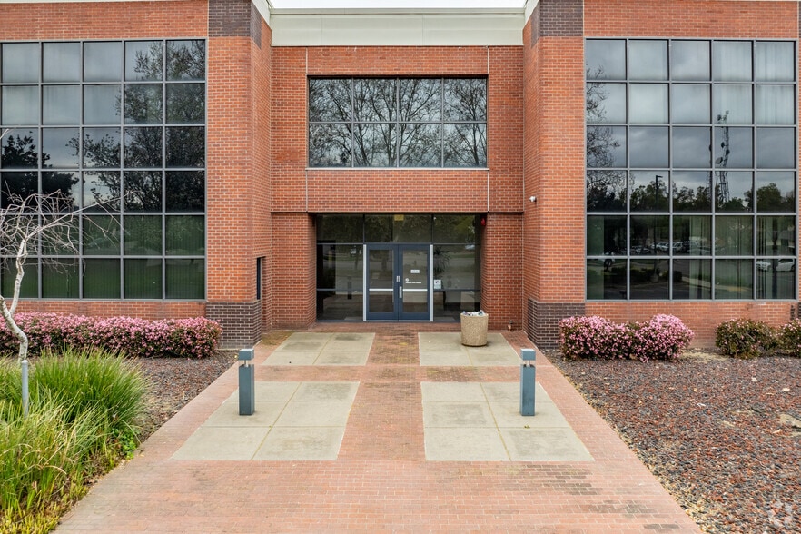 More Photos Of 750 Riverpoint Dr, West Sacramento Office For Lease