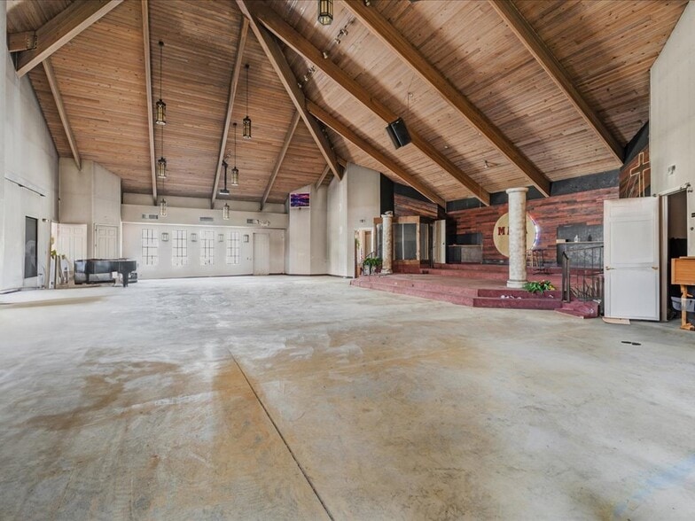 More Photos Of 4630 Palm Beach Blvd, Fort Myers Religious Facility For Sale