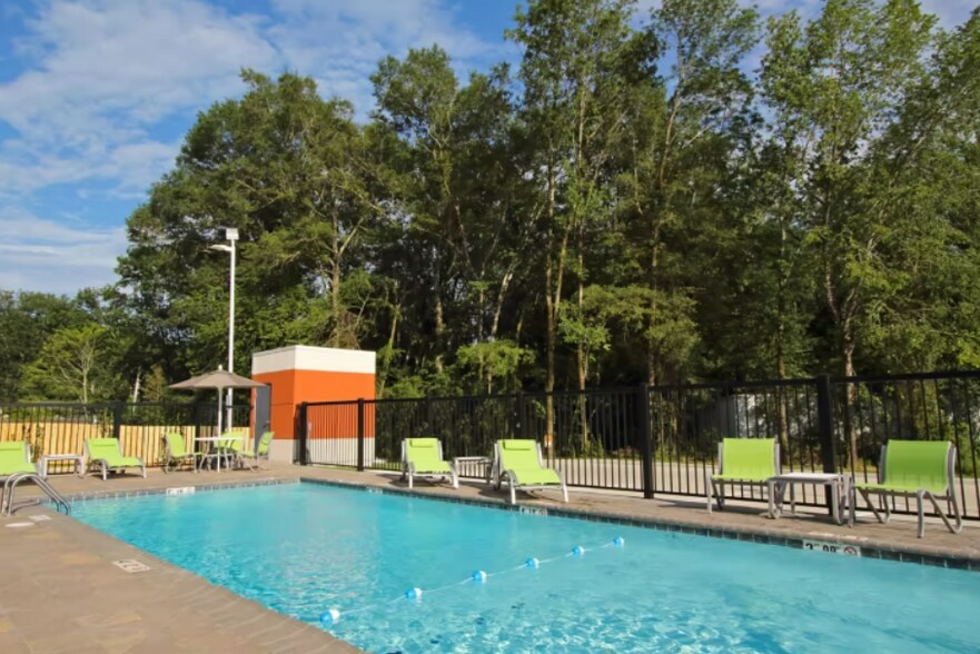 More Photos Of 2000 6th St N, Columbus Hospitality For Sale