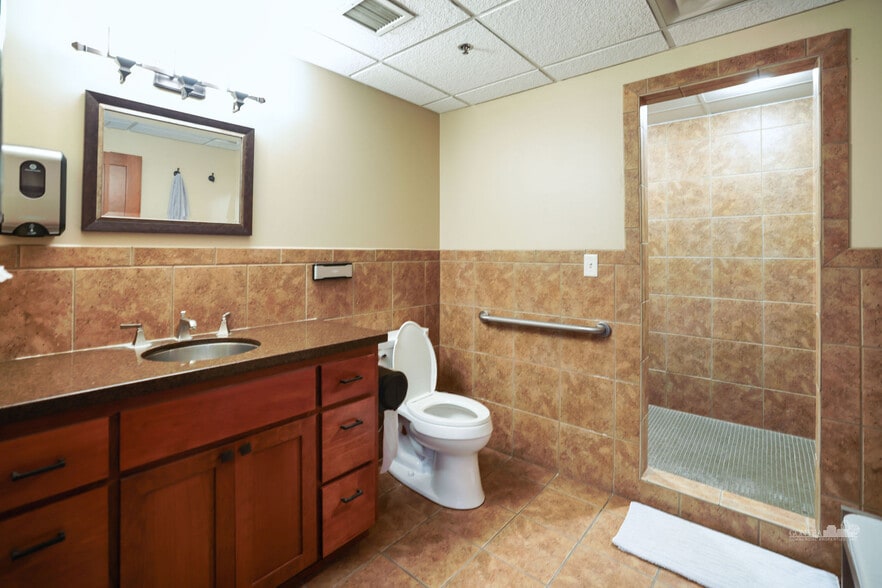 More Photos Of 2200 W Highway 13 W, Burnsville Warehouse For Lease