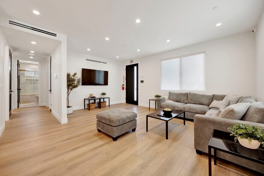 More Photos Of 7410 Denny Ave, Sun Valley Healthcare For Sale