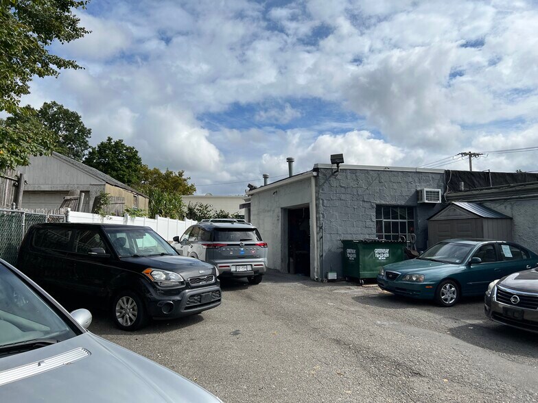 More Photos Of 195 Northern Blvd, Great Neck Auto Dealership For Lease