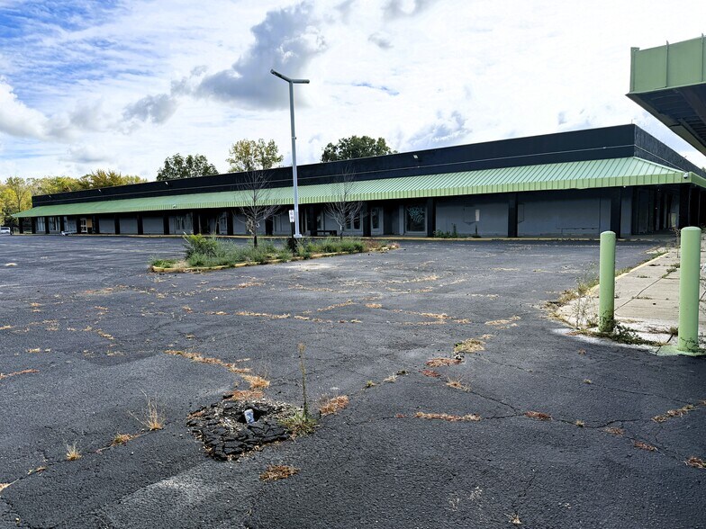 More Photos Of 3402 Richfield Rd, Flint Freestanding For Lease