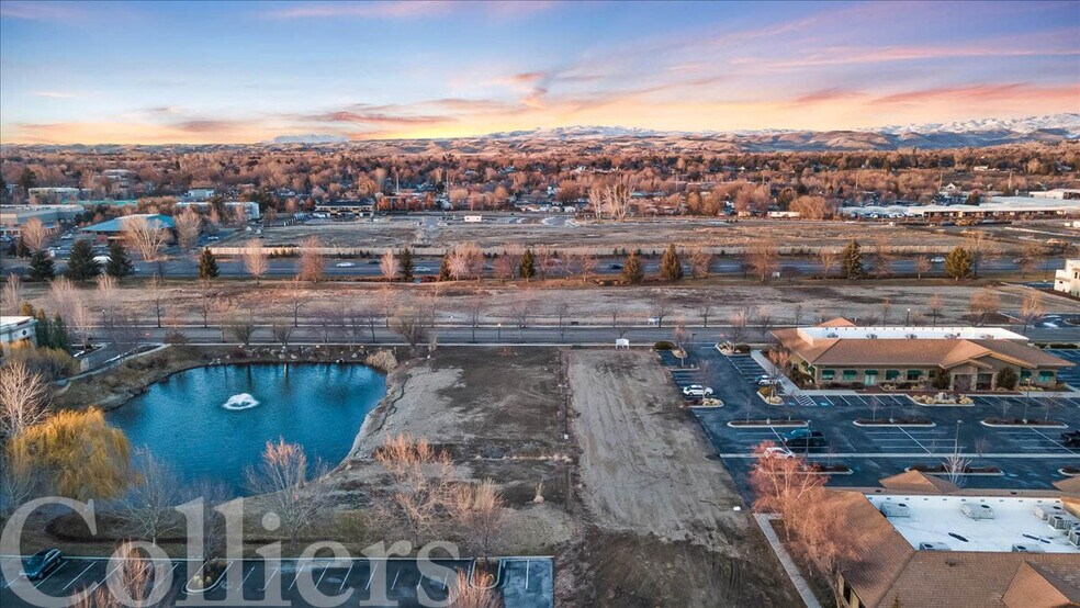 More Photos Of 441 E Riverside Dr, Eagle Restaurant For Lease