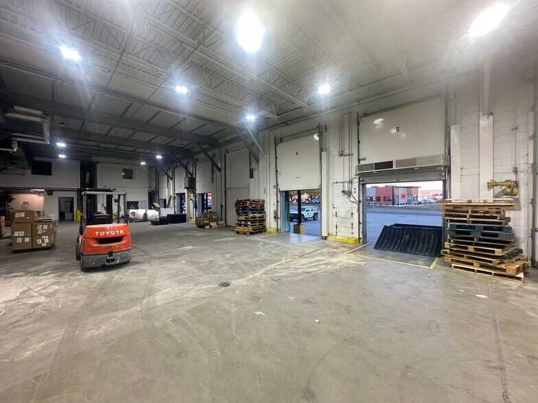 More Photos Of 17655 Cumberland Rd, Noblesville Warehouse For Lease