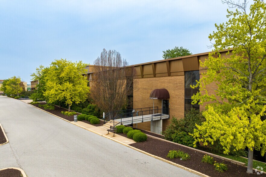 More Photos Of 11960 Westline Industrial Dr, Saint Louis Office For Sale