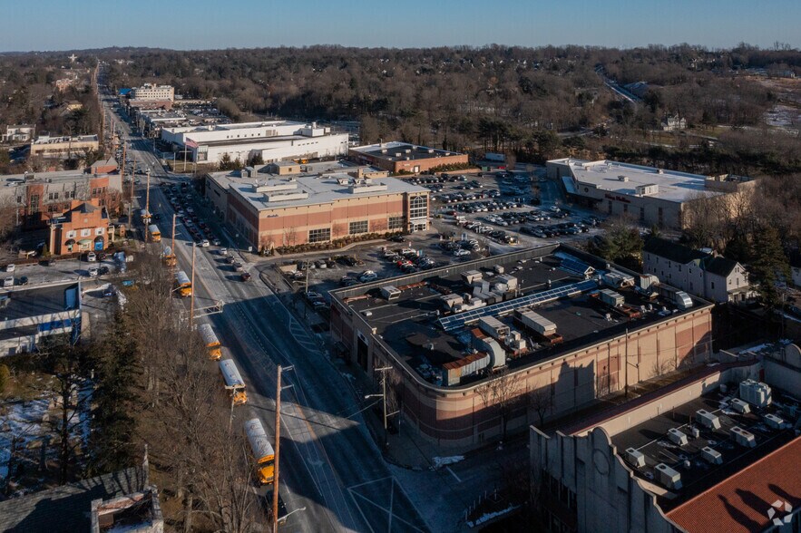 More Photos Of 1380 Northern Blvd, Manhasset Unknown For Lease