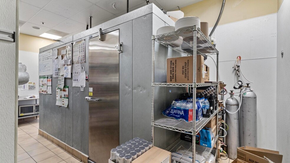 More Photos Of 2621 S Chestnut Ave, Fresno Freestanding For Sale