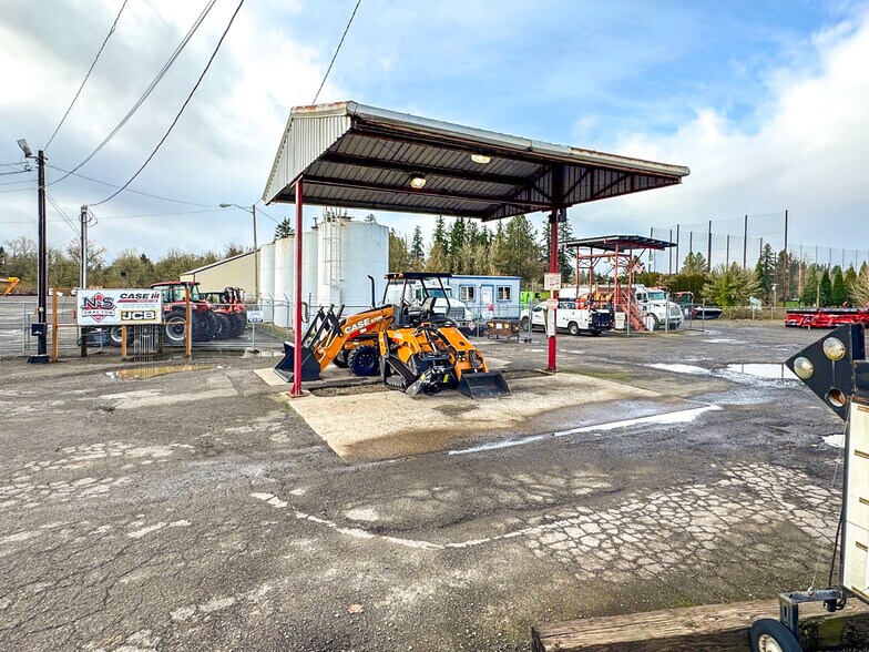 More Photos Of 185 W Main St, Hillsboro Service For Lease