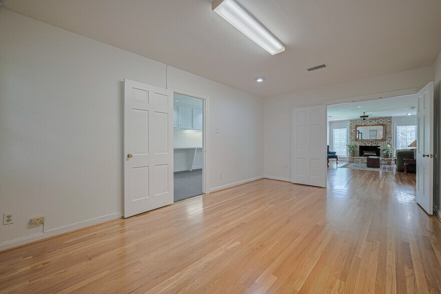 More Photos Of 826 Heights Blvd, Houston Office Residential For Sale