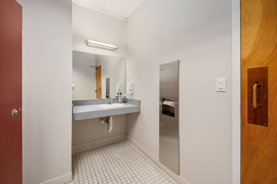 More Photos Of 415-417 Wolfe St, Fredericksburg Medical For Lease