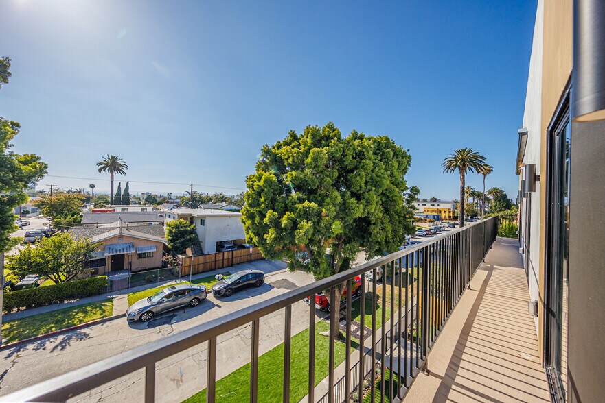 More Photos Of 2938 S Sycamore Ave, Los Angeles Apartments For Sale