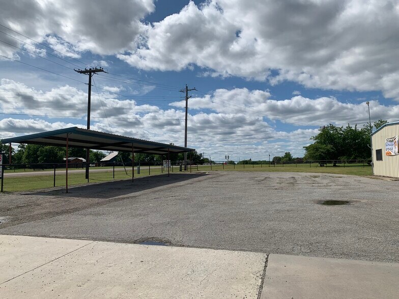 More Photos Of 309 S US Highway 69, Trenton Industrial For Lease