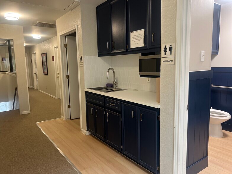 More Photos Of 1011 Meredith Dr, Austin Medical For Sale