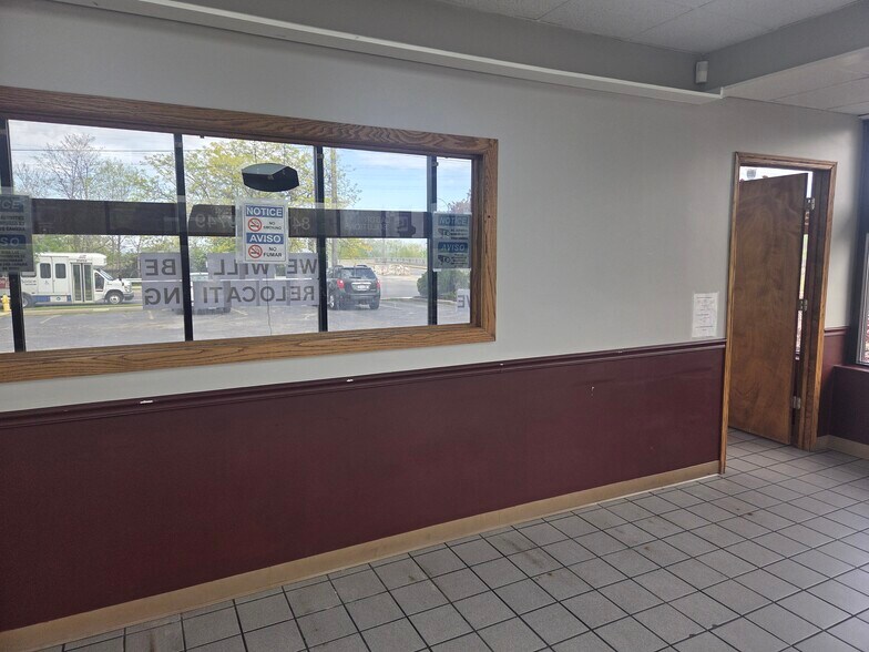 More Photos Of 226 S Sheridan Rd, Waukegan Restaurant For Sale