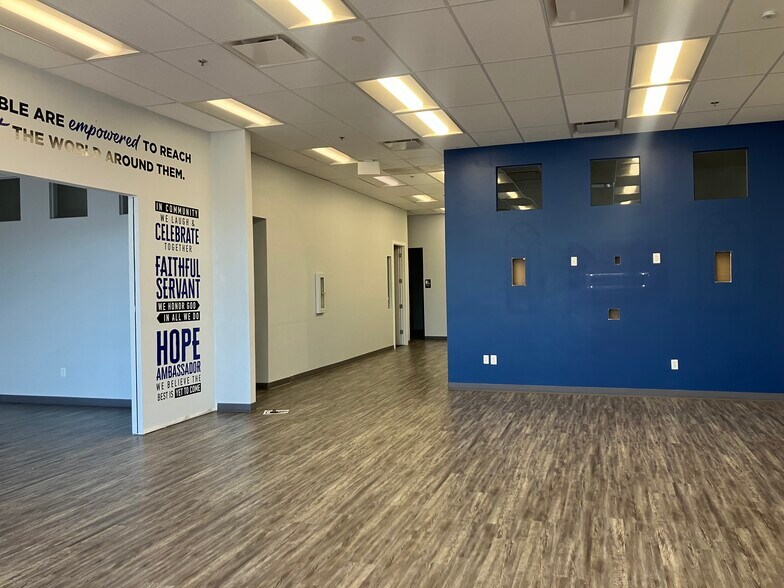 More Photos Of 2710 W Southern Ave, Phoenix General Retail For Lease