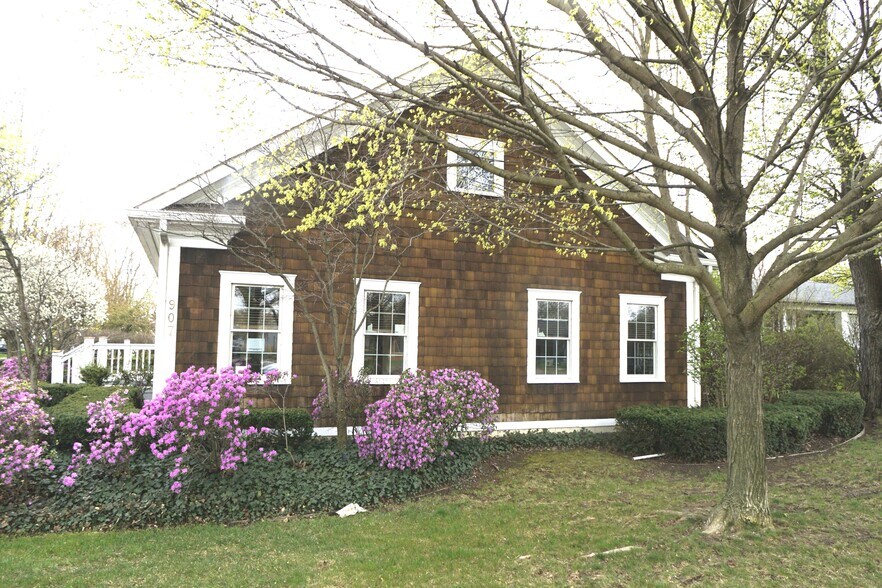 More Photos Of 907 W 14 Mile Rd, Clawson Office For Sale