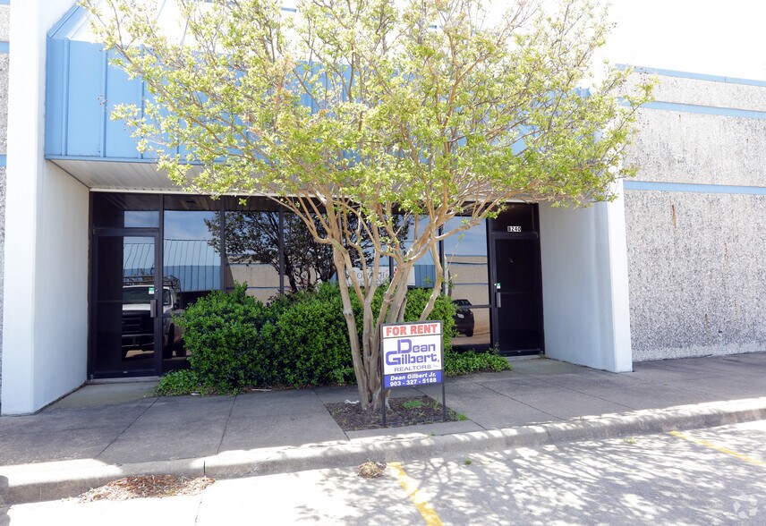 More Photos Of 2001 Skyline Dr, Sherman Light Distribution For Lease