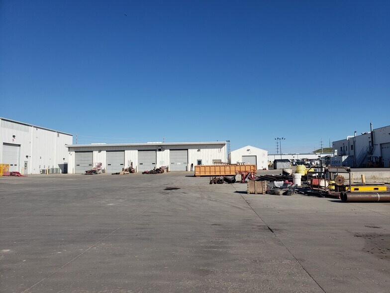 More Photos Of 420 Halliburton Dr, Williston Industrial For Lease