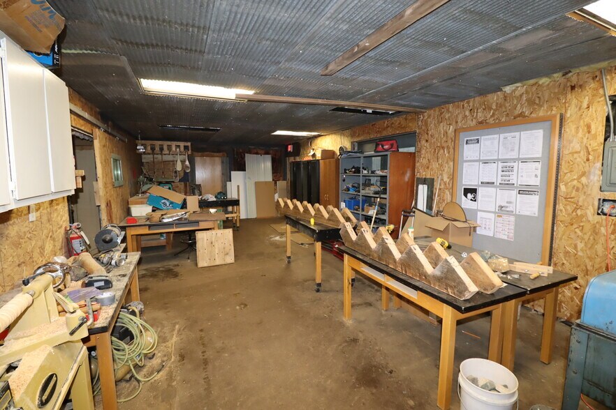 More Photos Of 3600 Ellis Ave, Ashland Flex For Sale