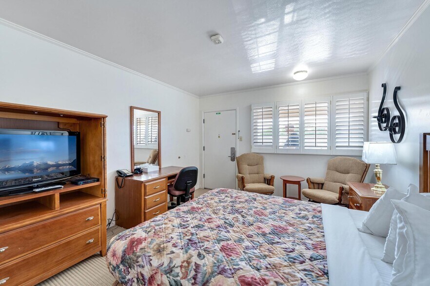 More Photos Of 423 W Main St, Vernal Hotel For Sale