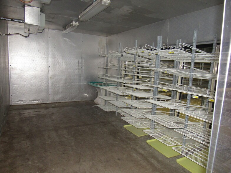 More Photos Of 275 Laing St, Redgranite Supermarket For Lease