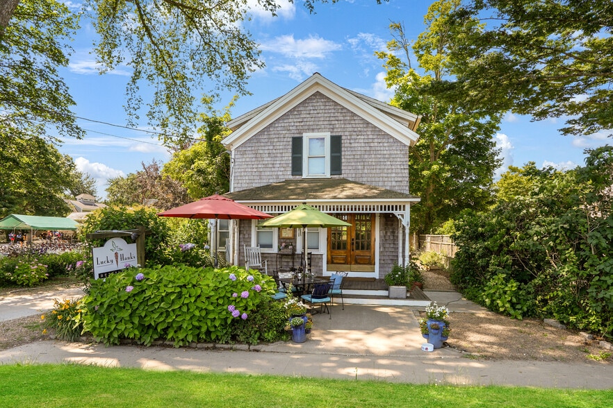 More Photos Of 218 Upper Main St, Edgartown Flex For Sale